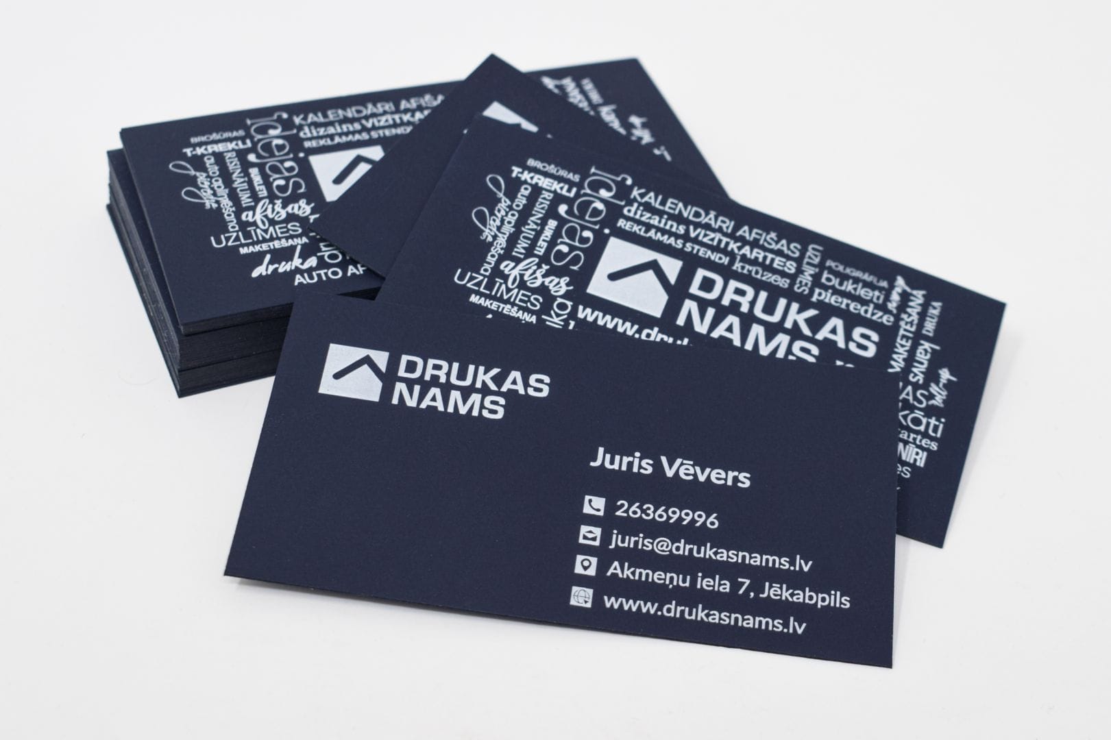 large_1989678845d9a8760880